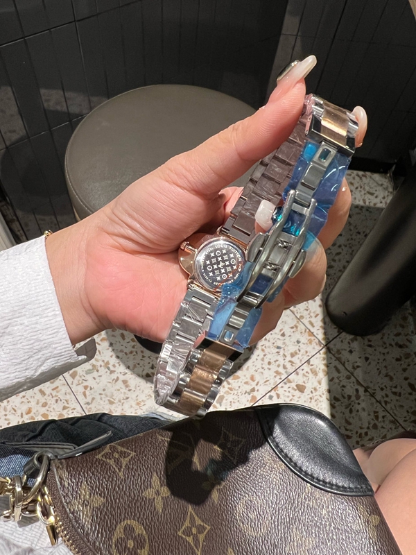 ブランド時計背面デザイン